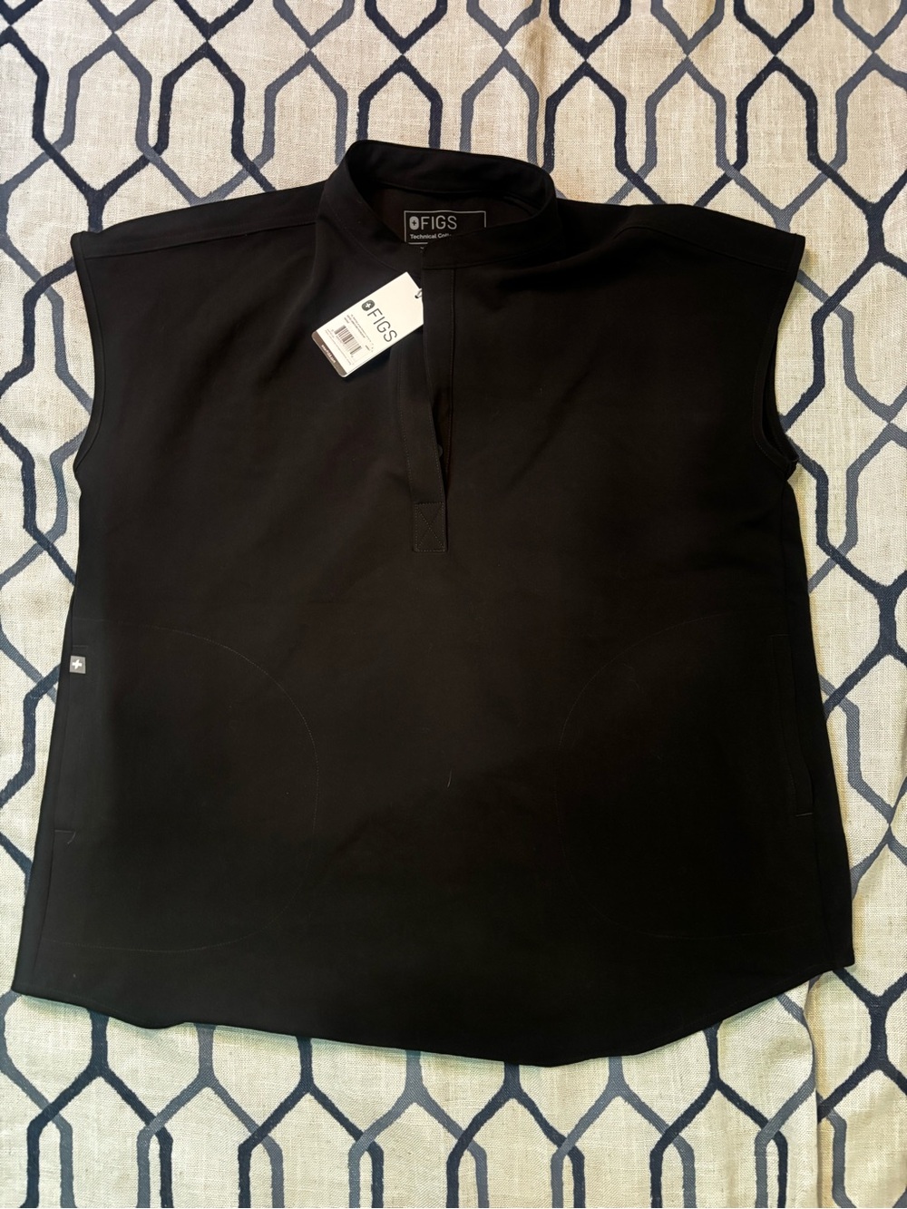 Women’s Fig Rafaela Maternity Scrub Top in black size small